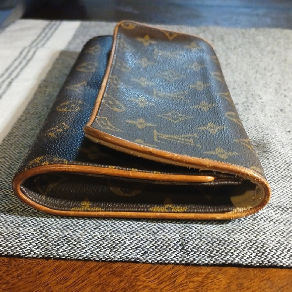 Louis Vuitton Monogram Wallet - Picture 5 of 16